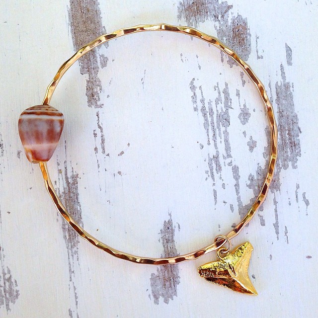 MANO SHARK TOOTH BANGLE---SoldOut